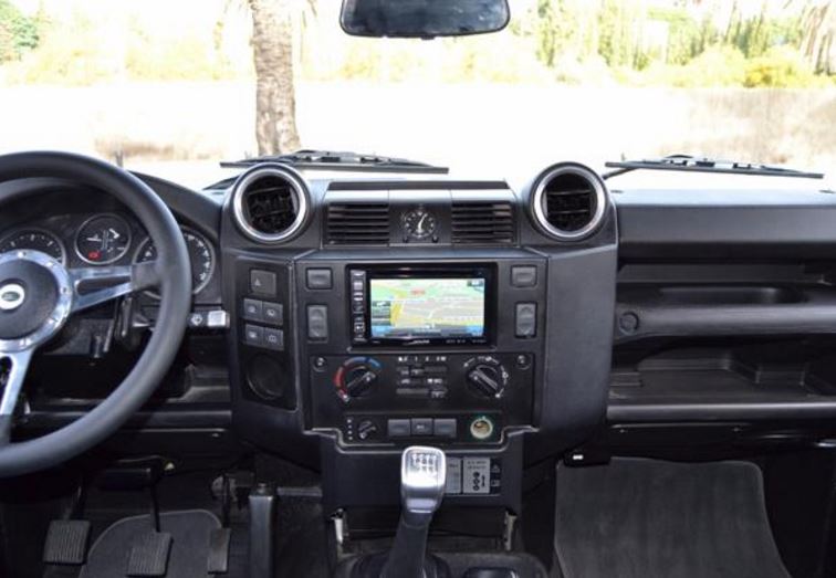 2010 Land Rover Defender 110 Double Cab All Blacks version pick up